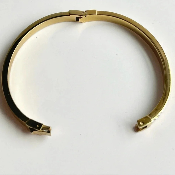 Michael Kors Pave Crystal Goldtone Women’s Bracelet With Fold Over Clasp Closure - Picture 9 of 15